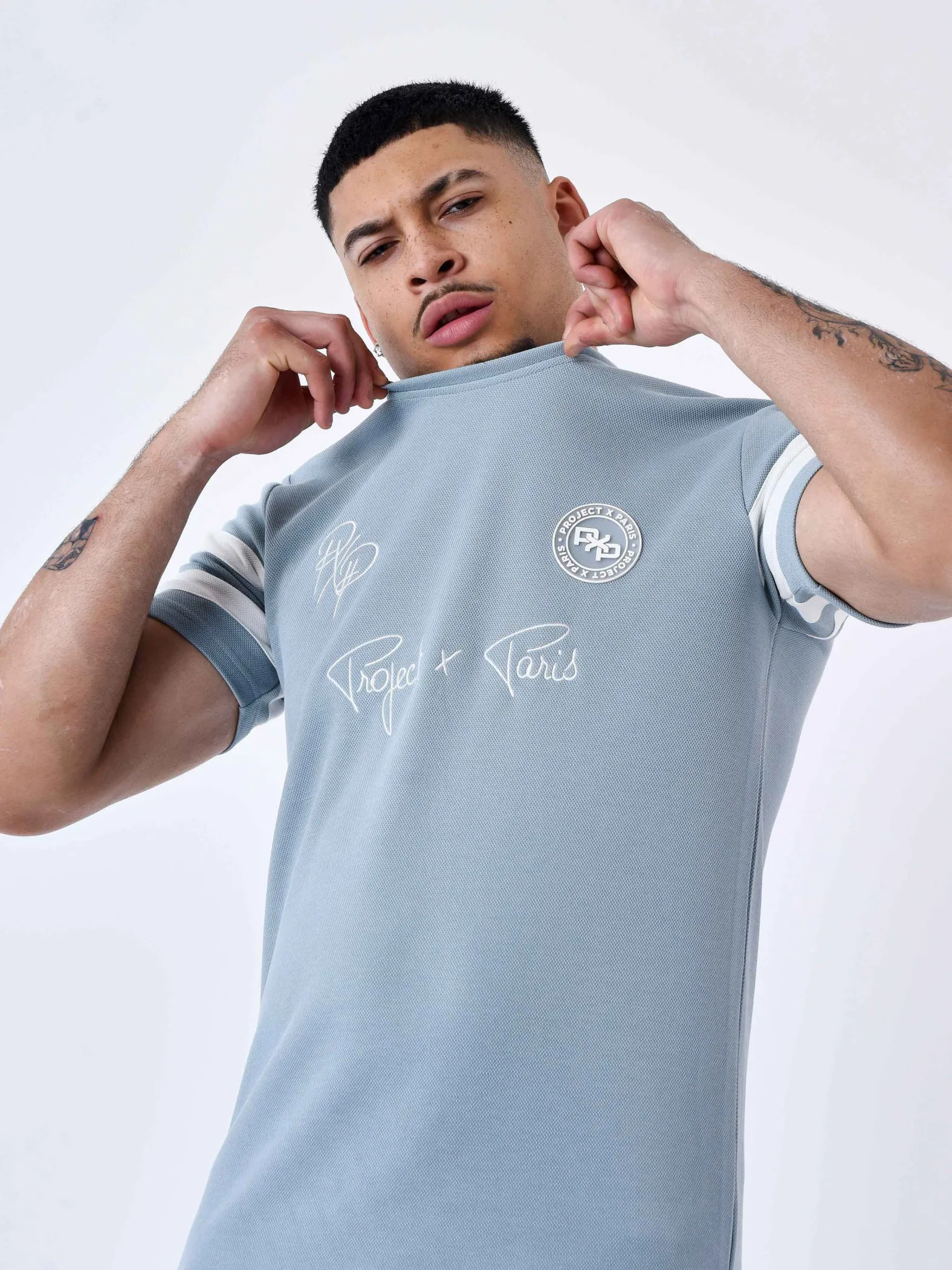 Camiseta con banda cosida