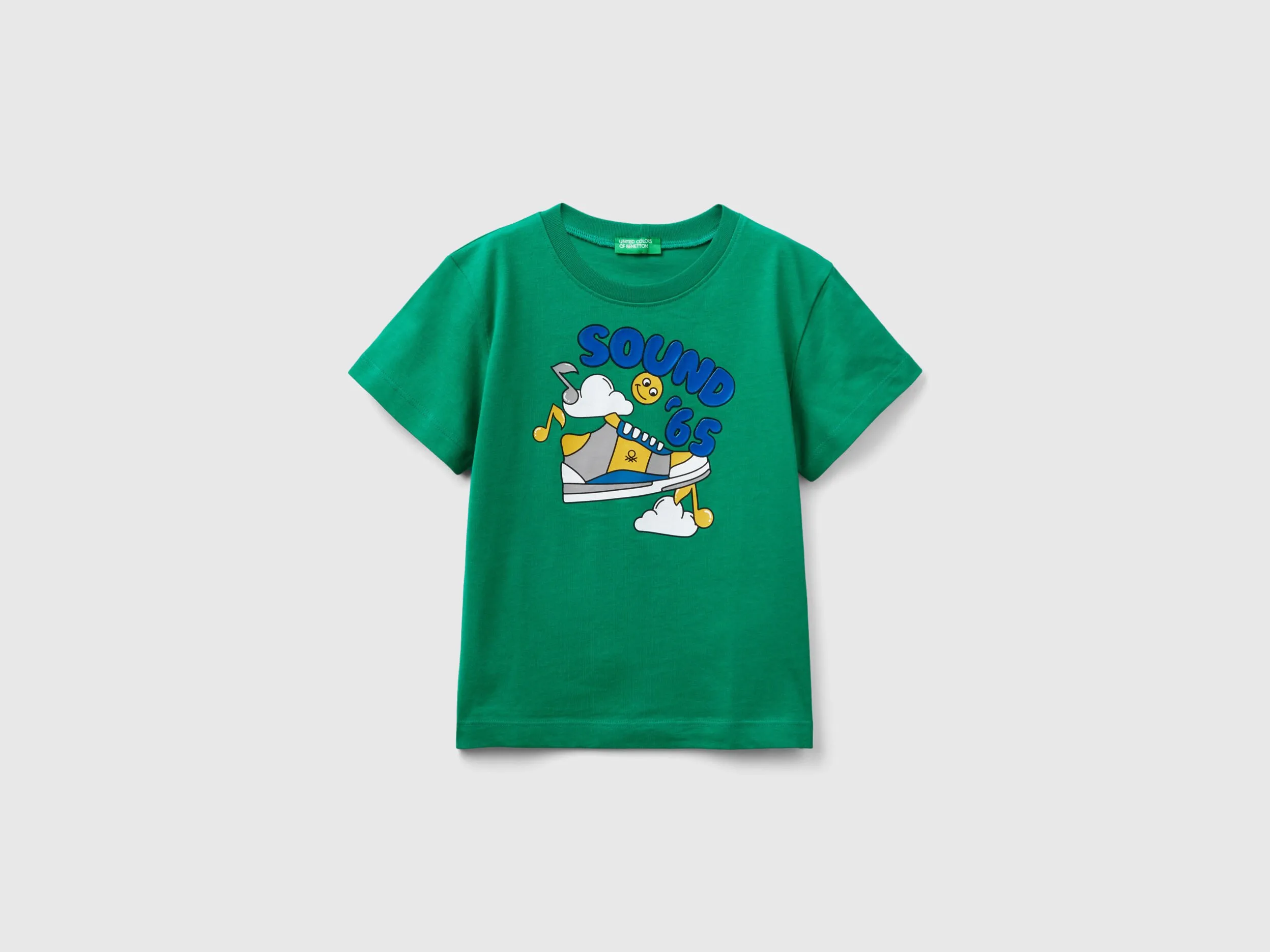 Camiseta con estampado en relieve