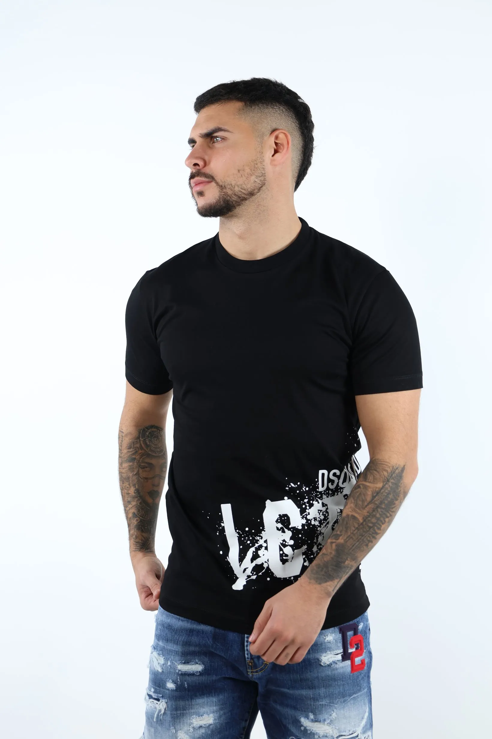 Camiseta negra con maxilogo 