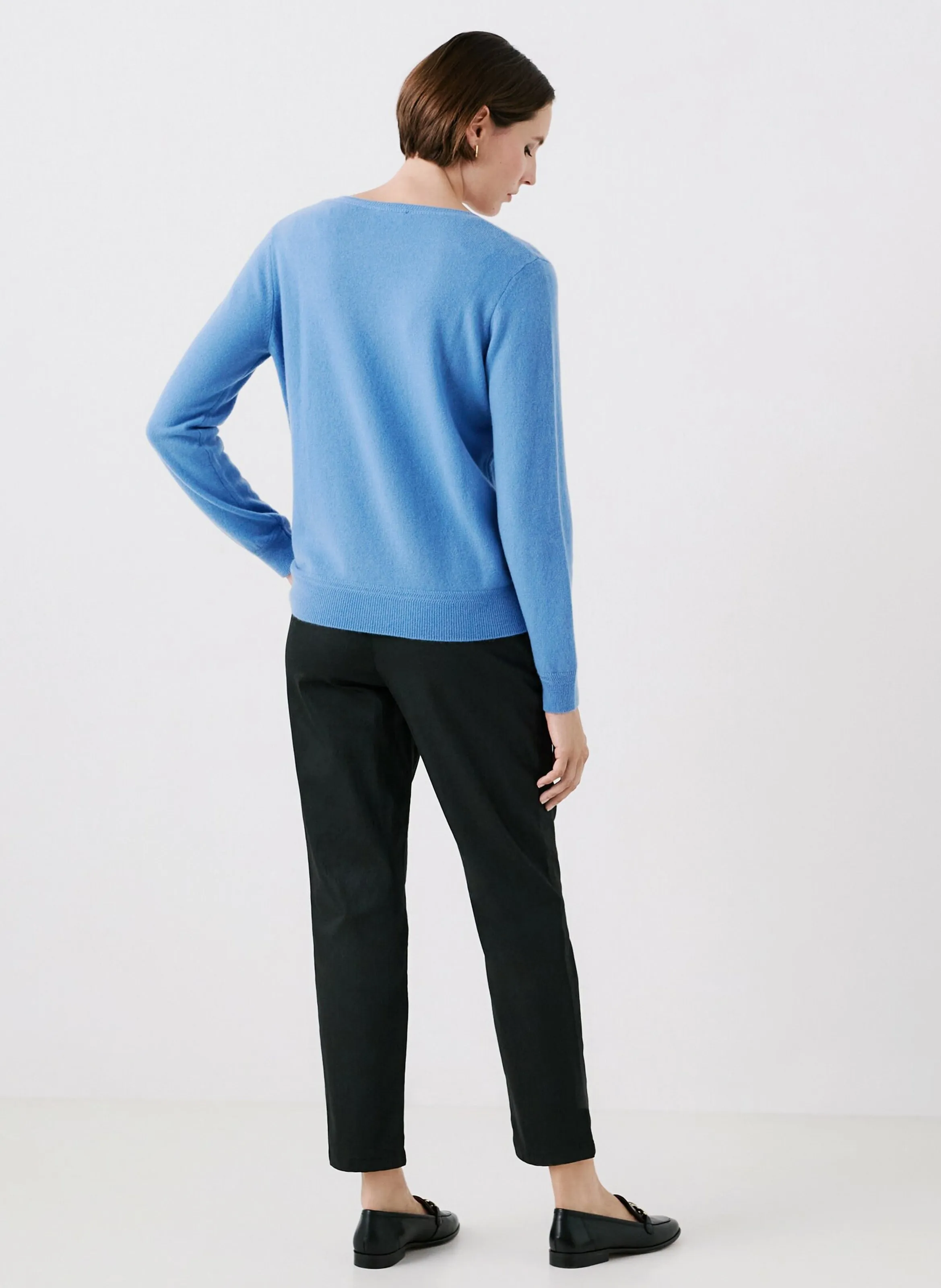CAROLL MARIANNE2  JERSEY AJUSTADO CON CUELLO EN V DE CACHEMIRA EN AZUL