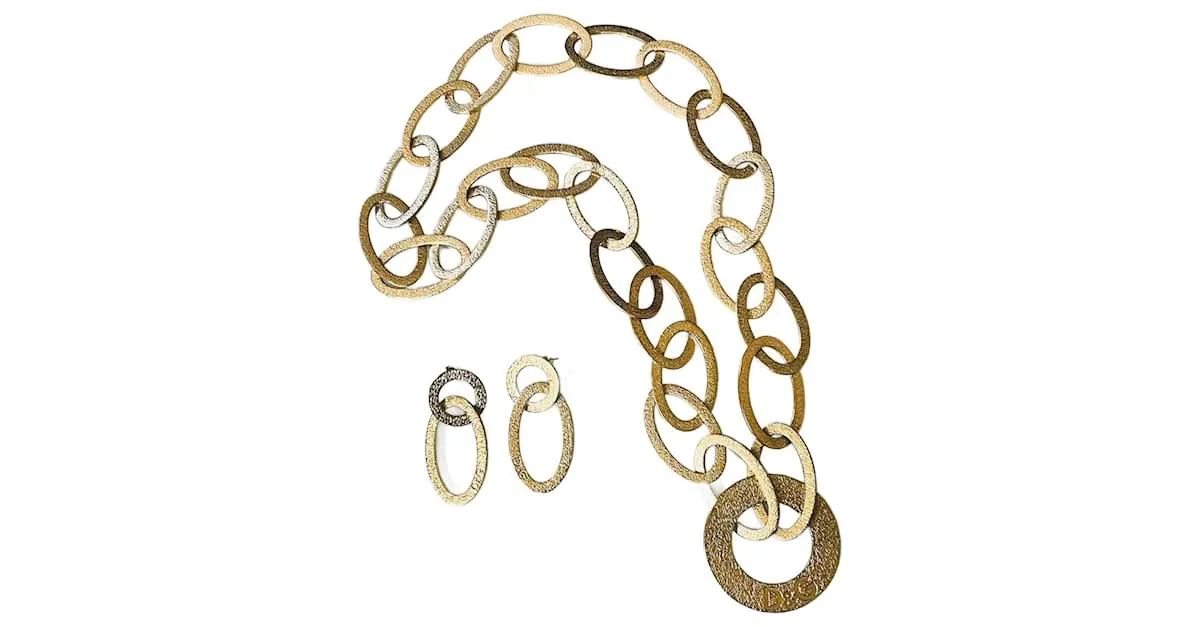 Fabuloso conjunto modelo DOLCE & GABBANA “Whisp” en acero dorado 