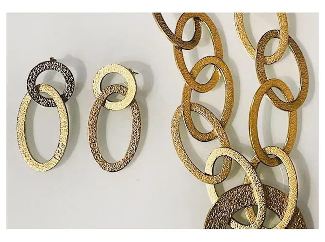 Fabuloso conjunto modelo DOLCE & GABBANA “Whisp” en acero dorado 