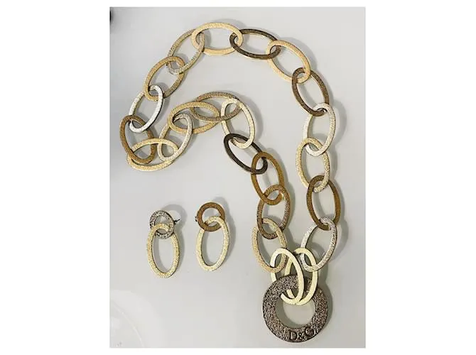 Fabuloso conjunto modelo DOLCE & GABBANA “Whisp” en acero dorado 