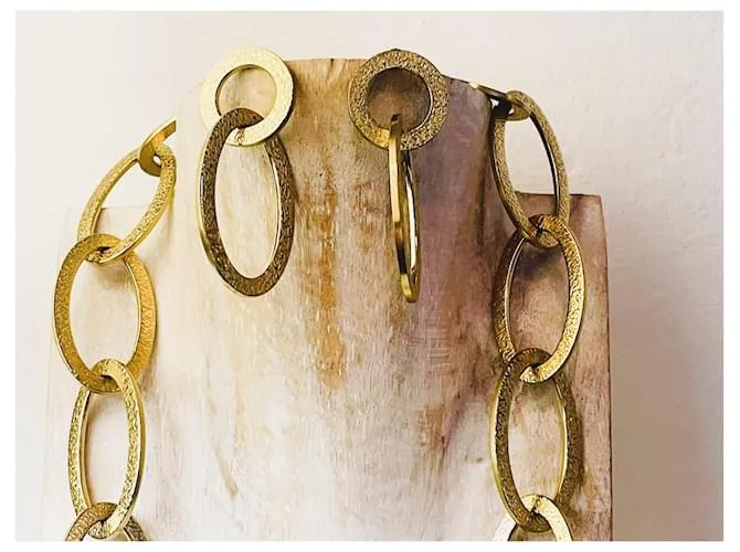 Fabuloso conjunto modelo DOLCE & GABBANA “Whisp” en acero dorado 