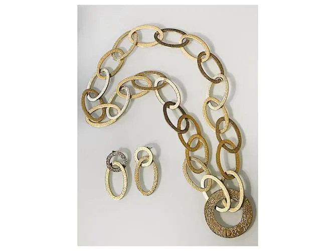 Fabuloso conjunto modelo DOLCE & GABBANA “Whisp” en acero dorado 