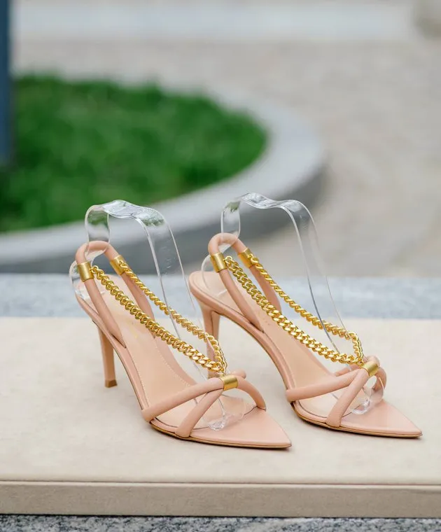 Gianvito Rossi Minerva beige sandals with a chain