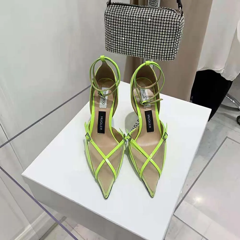 Jimmy Choo Zapatos de tacón con correa Mugler para mujer, charol amarillo neón y zapatos de tacón de malla con correas