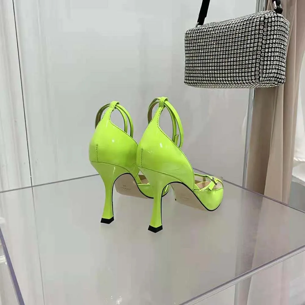 Jimmy Choo Zapatos de tacón con correa Mugler para mujer, charol amarillo neón y zapatos de tacón de malla con correas