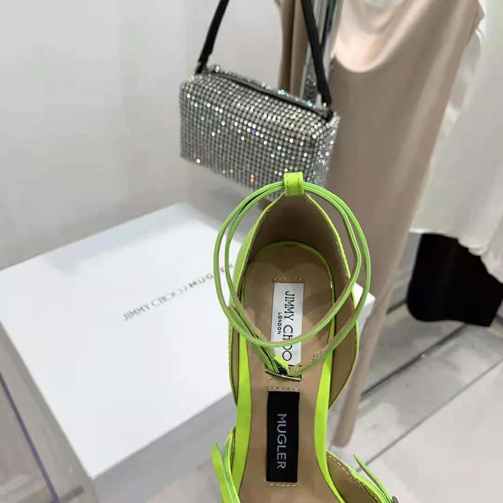 Jimmy Choo Zapatos de tacón con correa Mugler para mujer, charol amarillo neón y zapatos de tacón de malla con correas