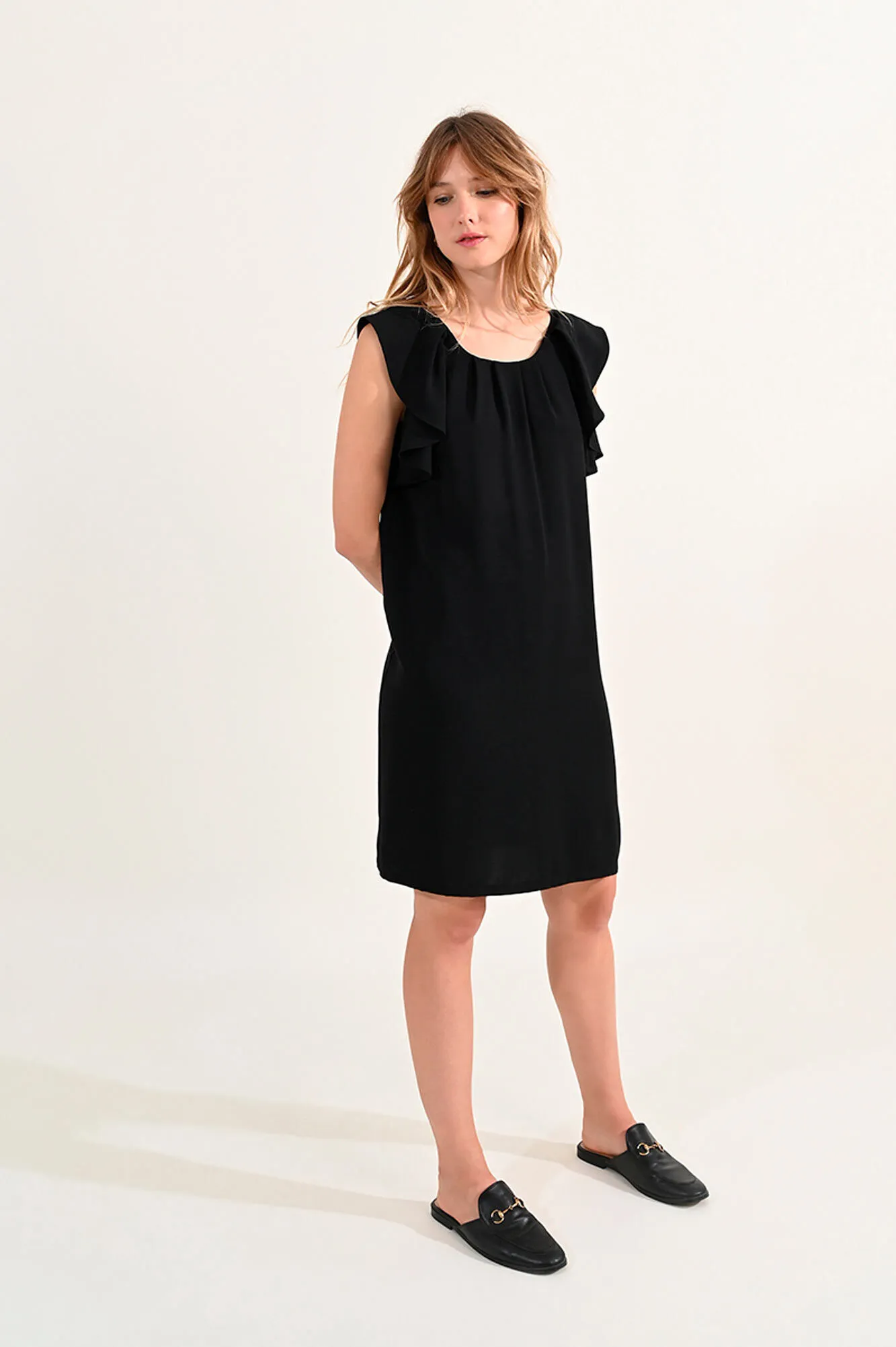 Molly Bracken Vestido de manga corta de mariposa con pliegues