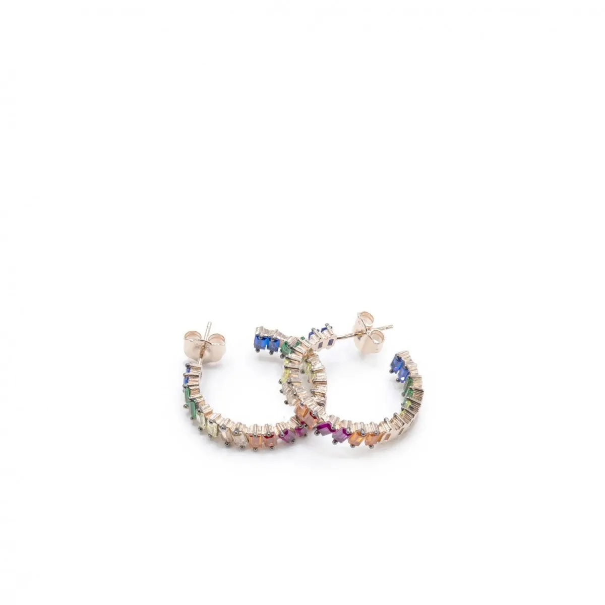 Pendientes aros con piedras multicolores dispuestas irregularmente baados en oro