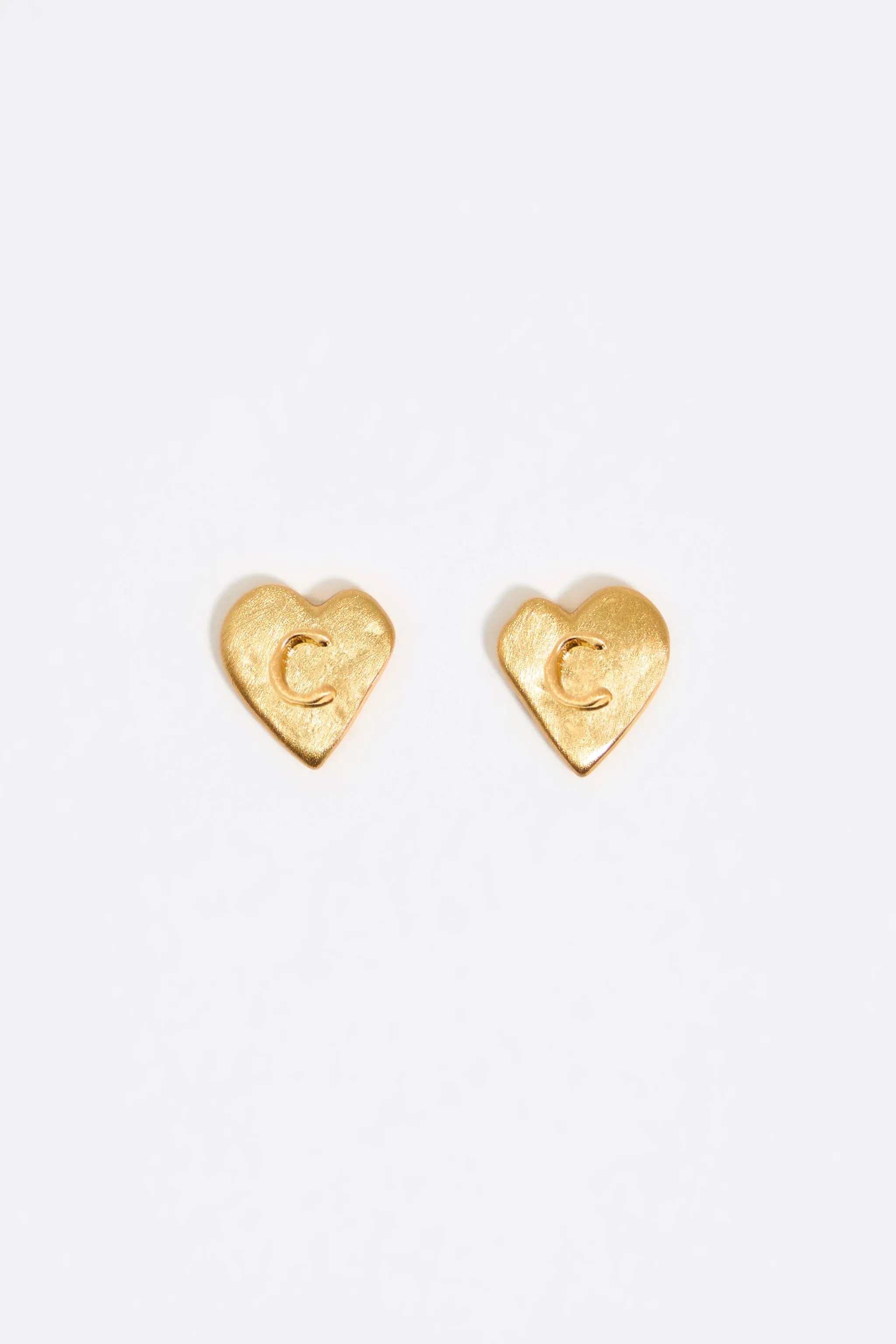 Pendientes letra C corazón dorado