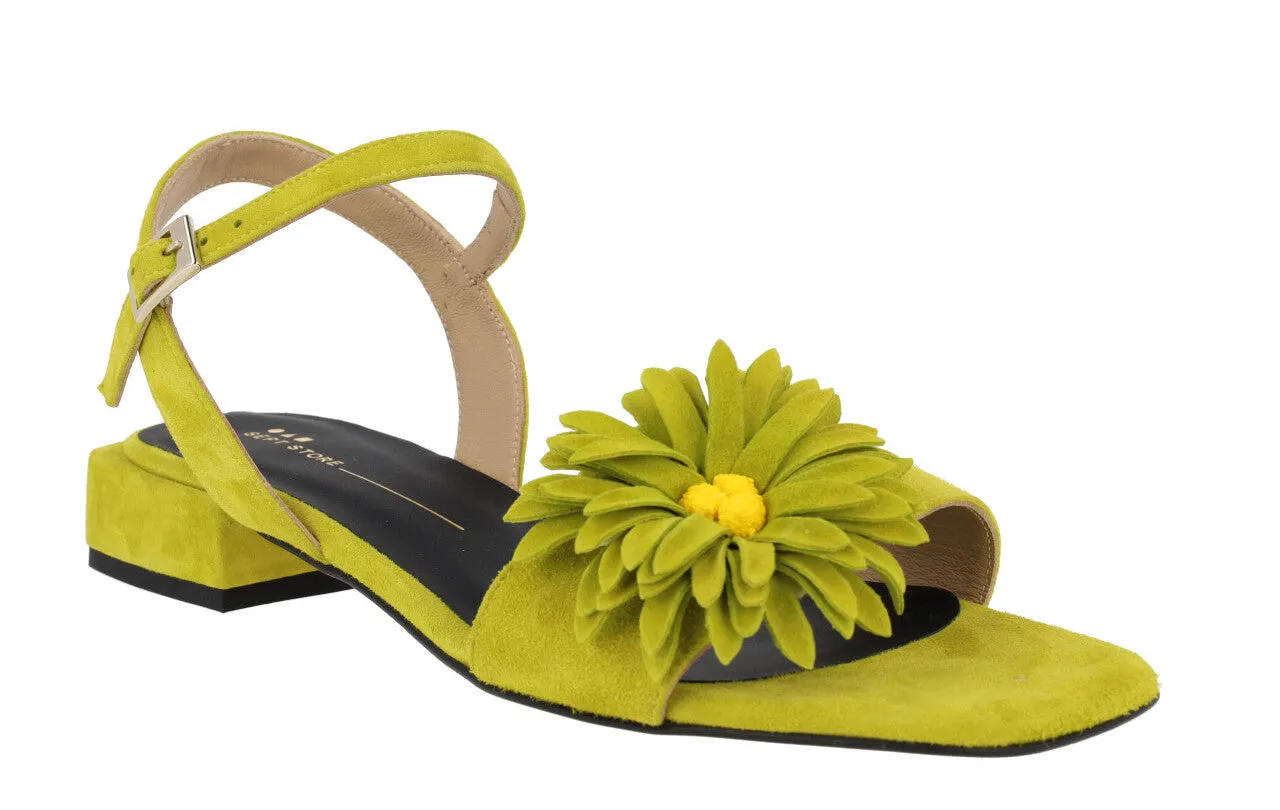 Sandalias de ante con adorno de flor para mujer