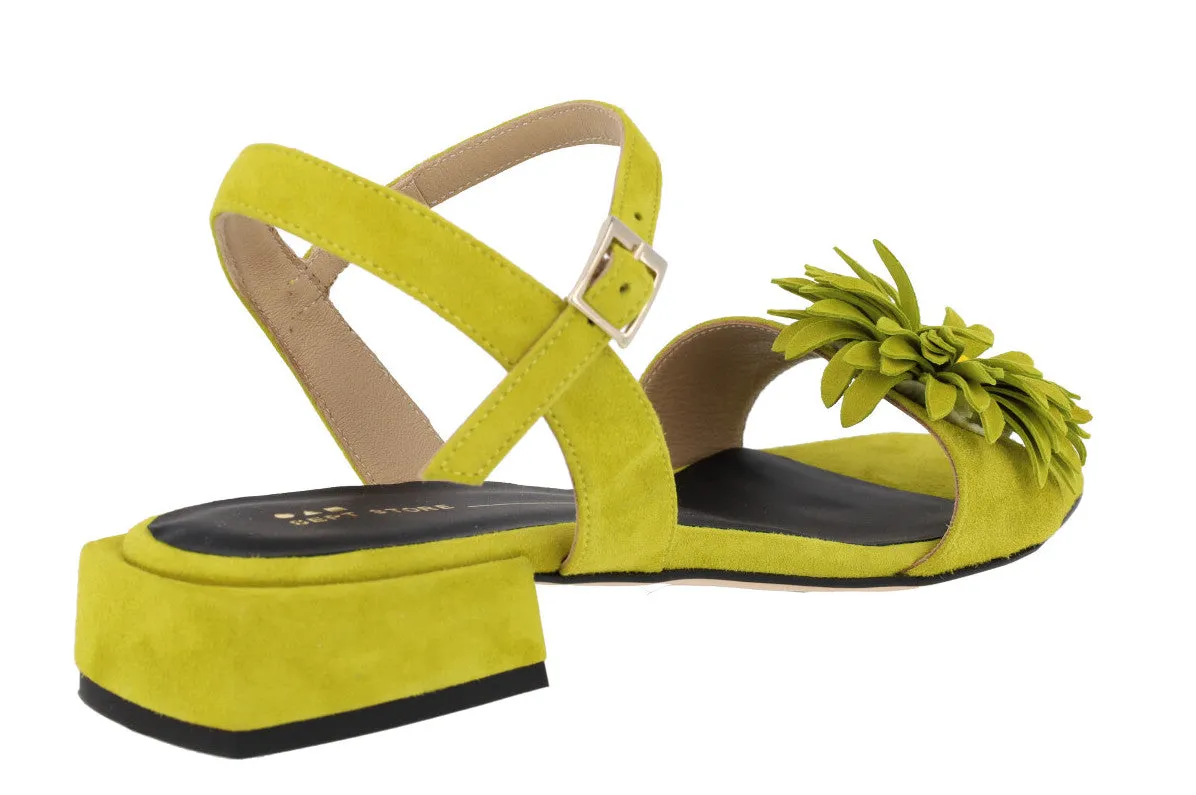 Sandalias de ante con adorno de flor para mujer