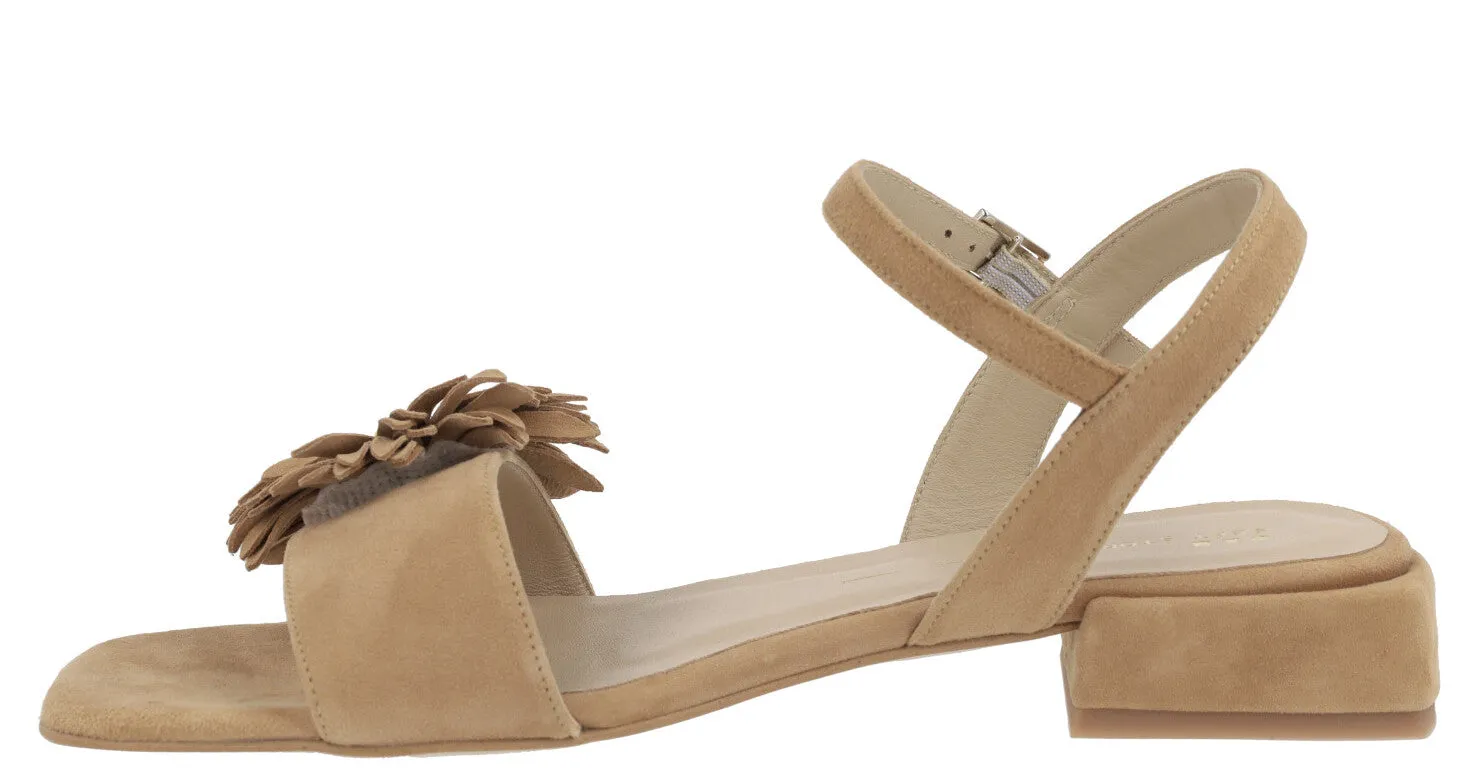 Sandalias de ante con adorno de flor para mujer
