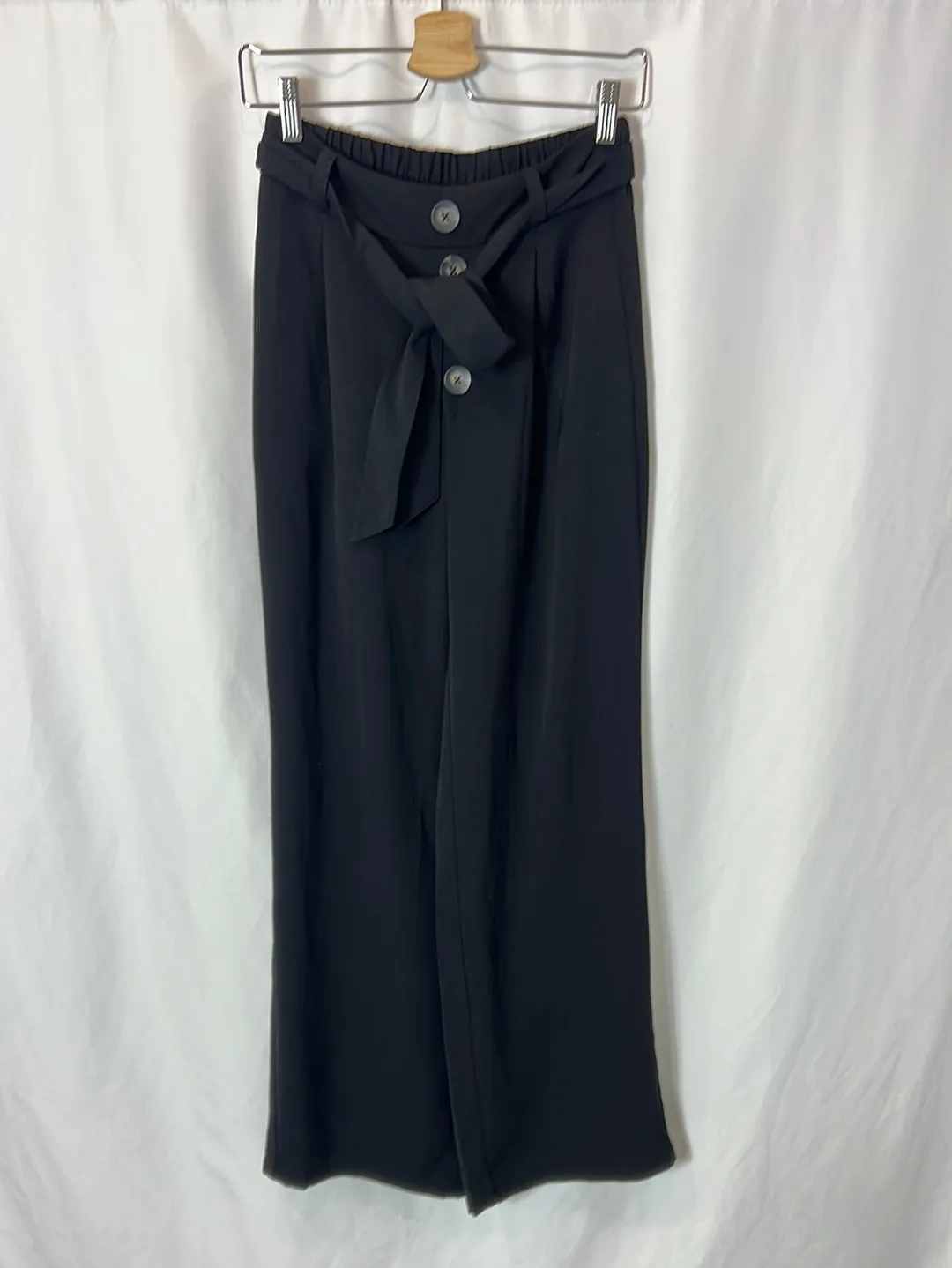 STRADIVARIUS. Pantalón ancho fluido T.s