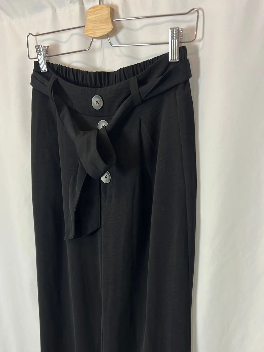STRADIVARIUS. Pantalón ancho fluido T.s