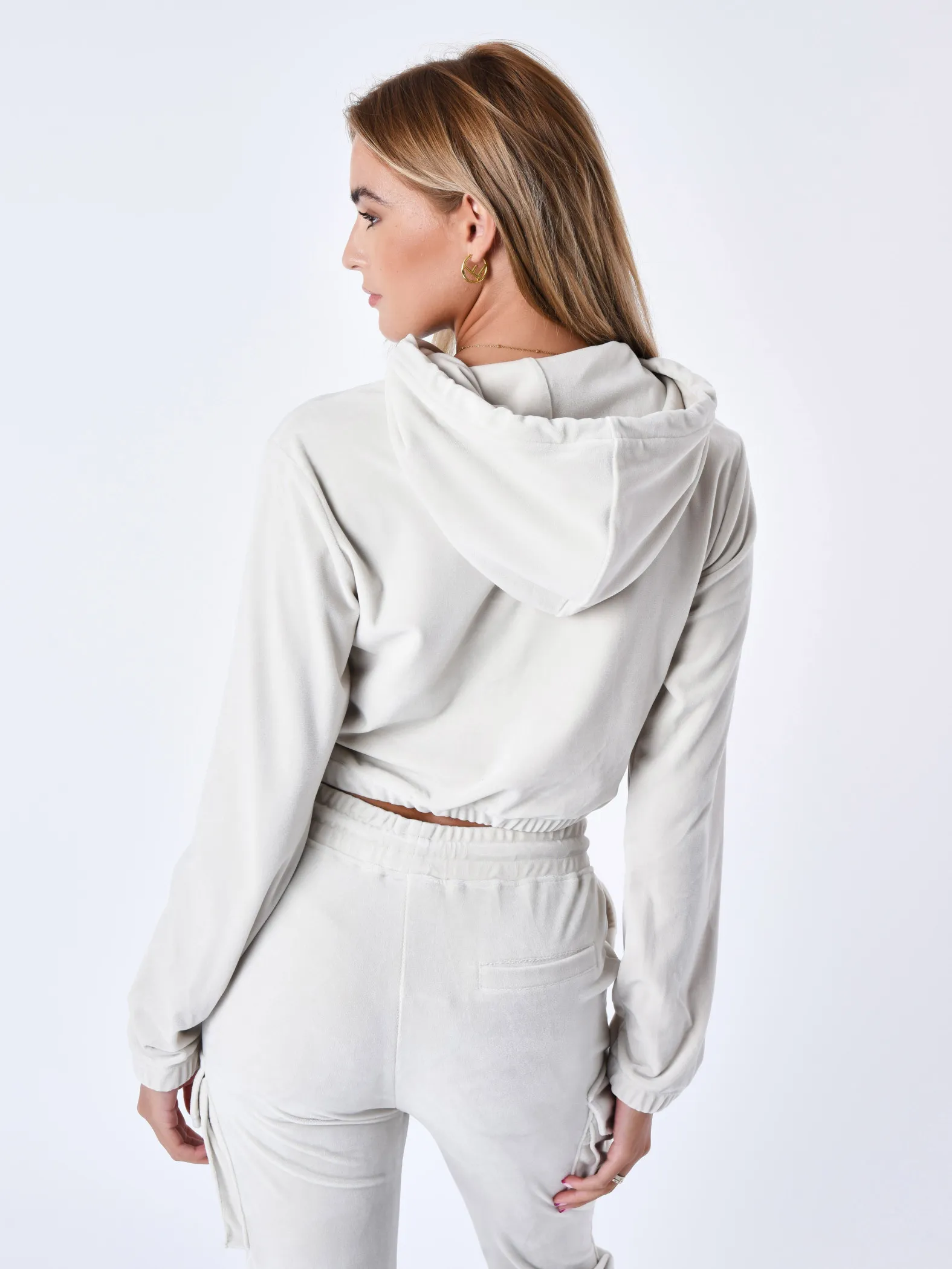 Sudadera corta de terciopelo con capucha