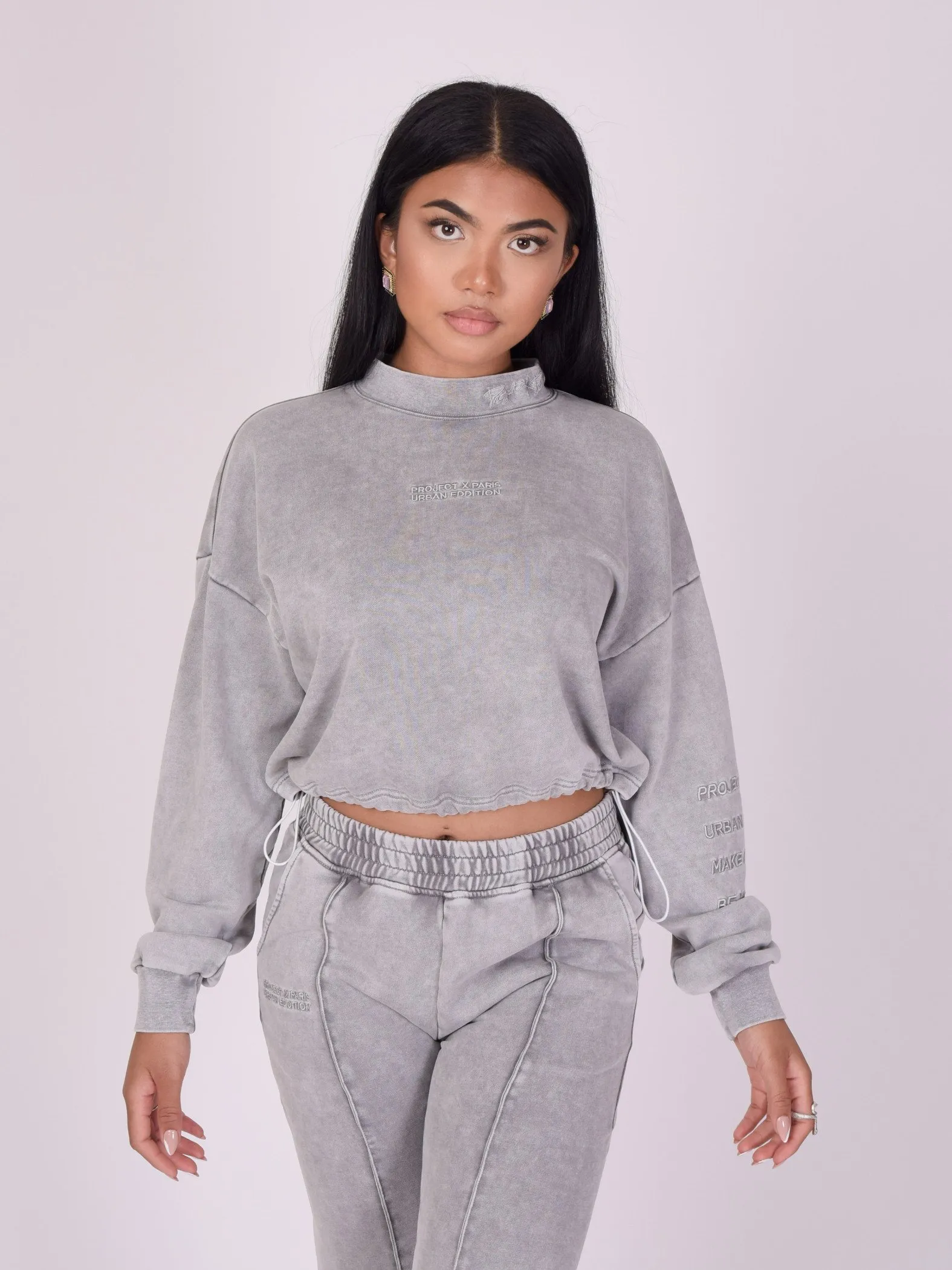 Sudadera desteñida de cuello alto