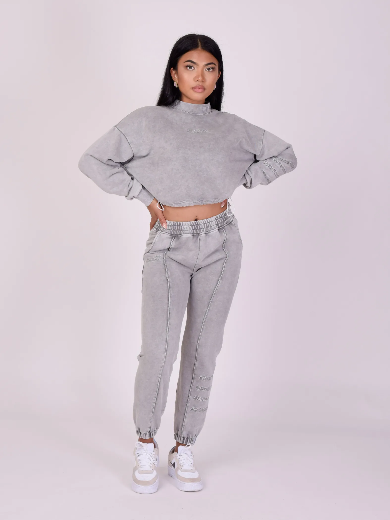 Sudadera desteñida de cuello alto