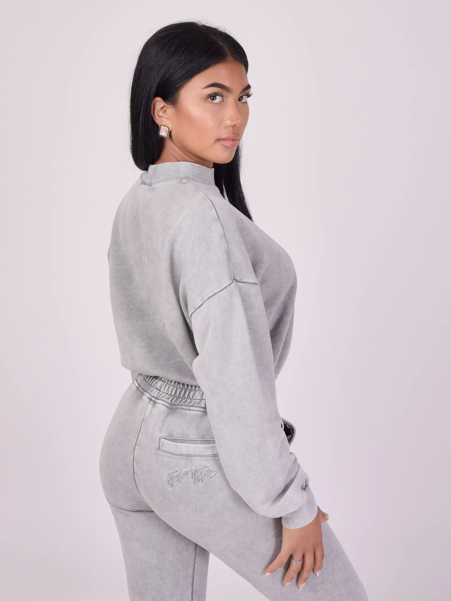 Sudadera desteñida de cuello alto
