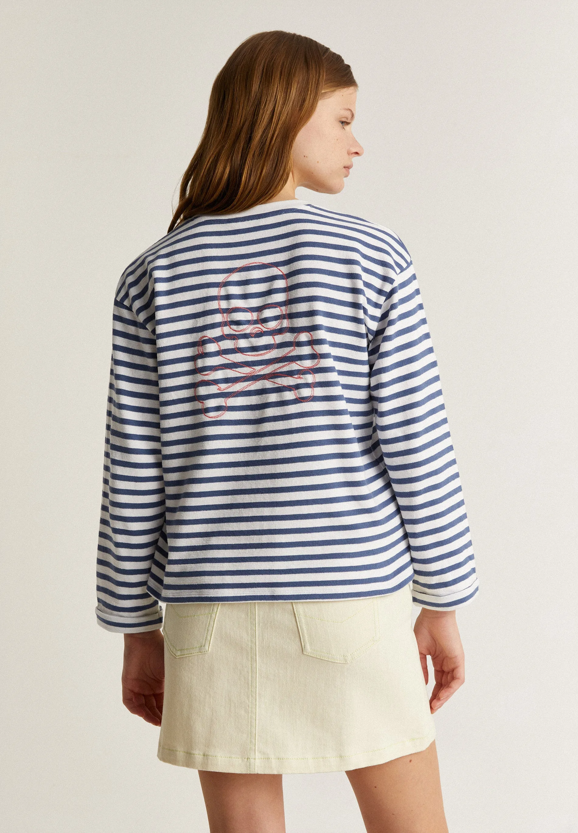 SUDADERA RAYAS CALAVERA CONTORNO