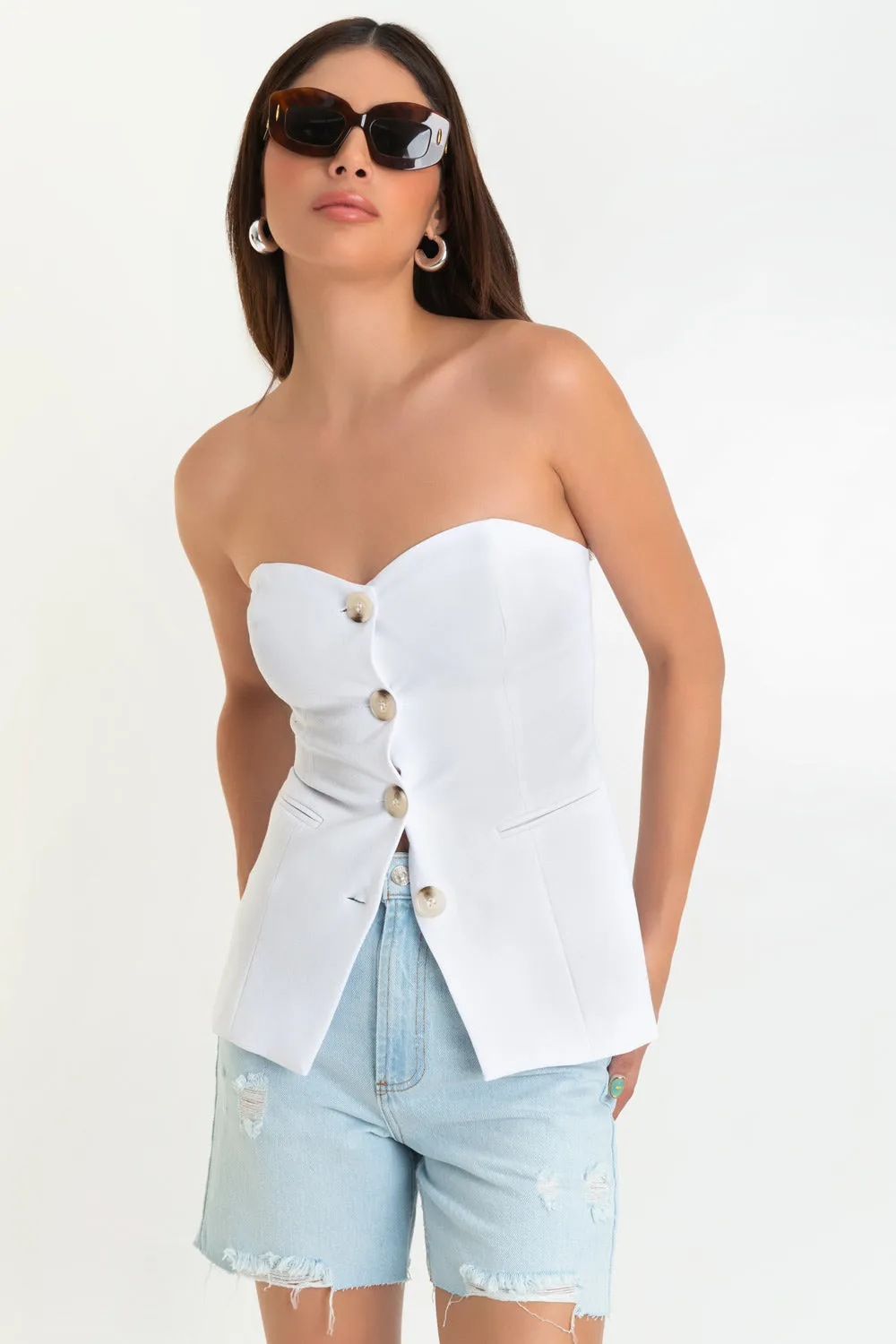 Top strapless ajustado escote corazón con botones