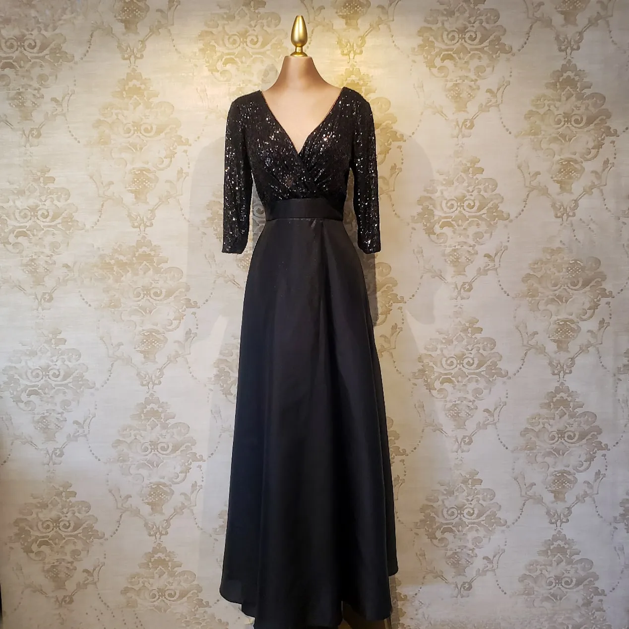 Vestido Negro Largo Brillante Con Manga