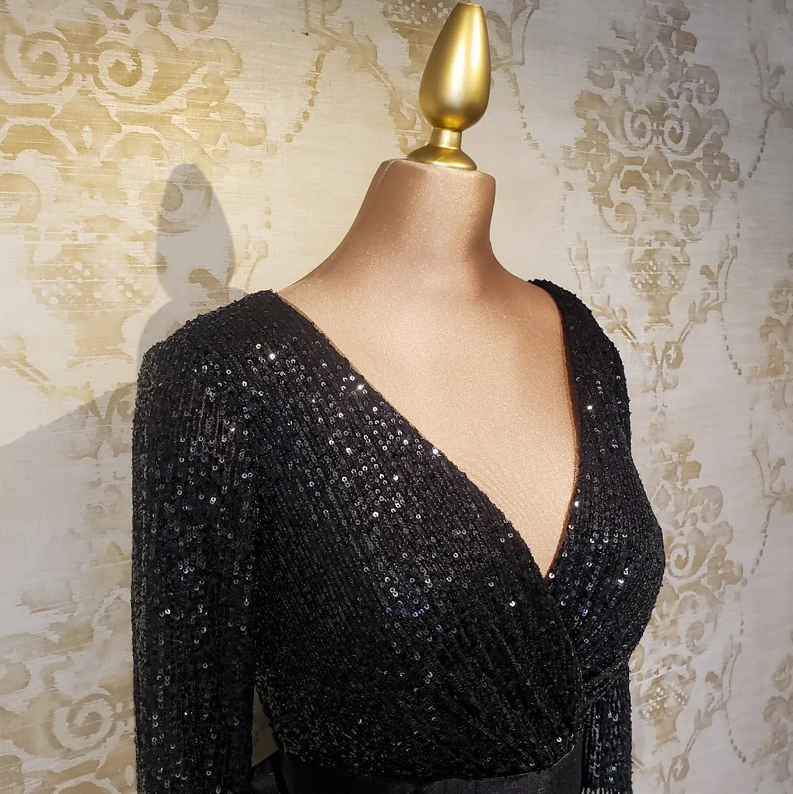 Vestido Negro Largo Brillante Con Manga