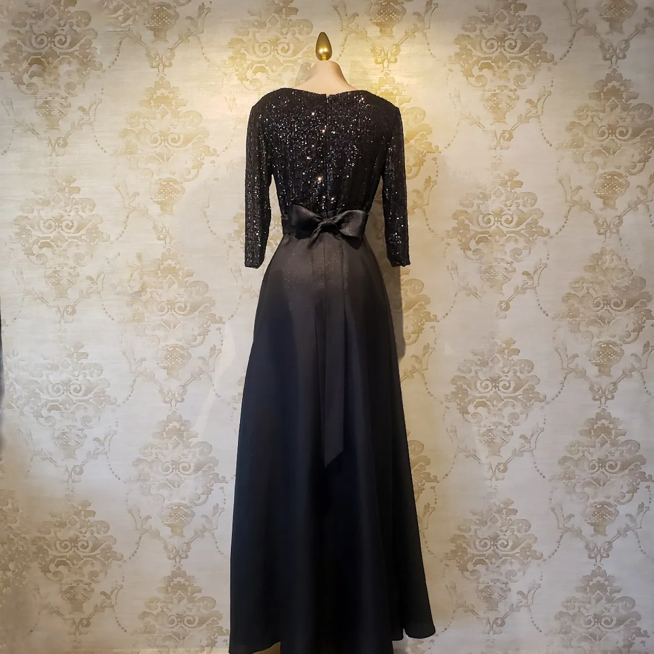 Vestido Negro Largo Brillante Con Manga