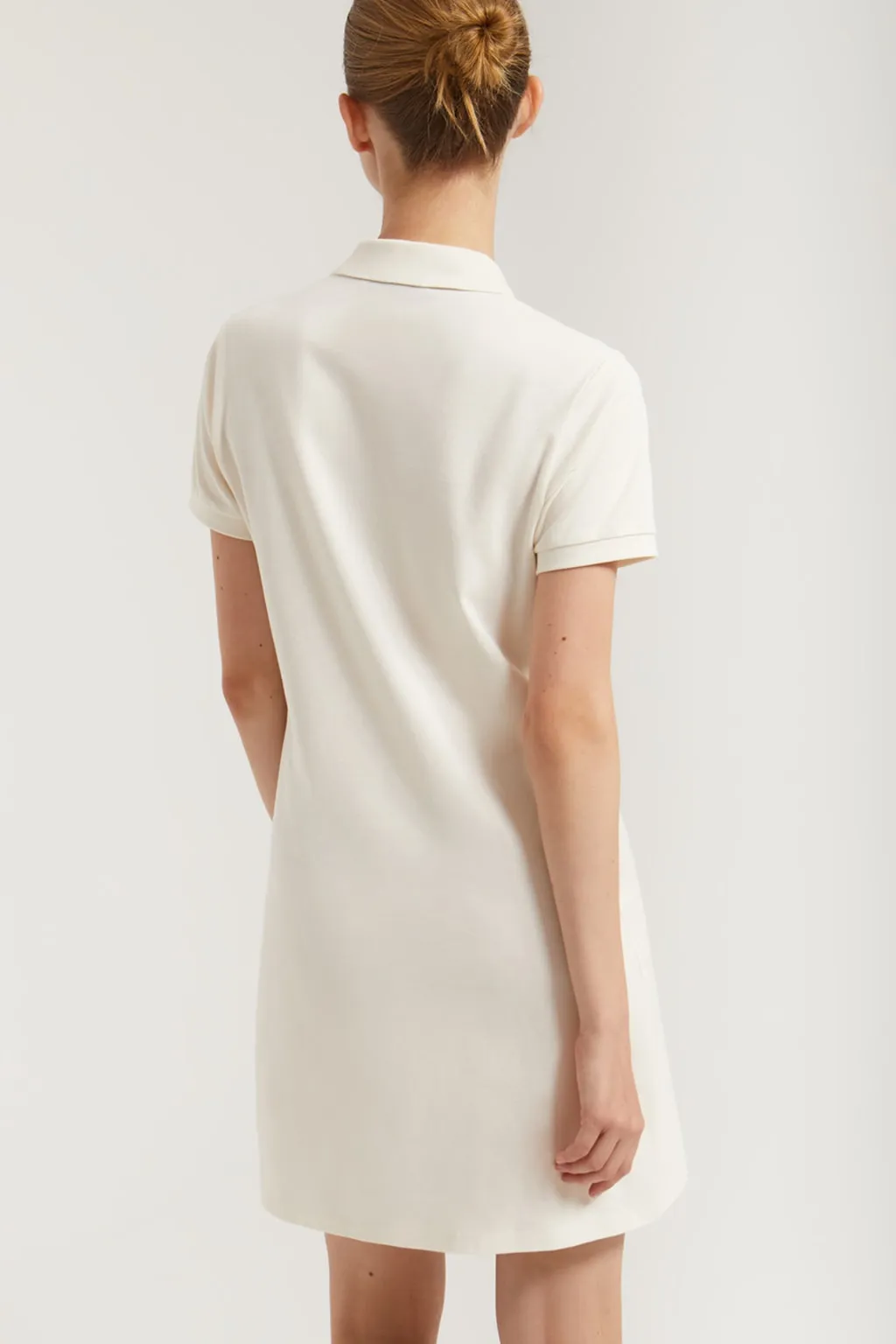 Vestido polero manga corta beige con bordado Rigby Go