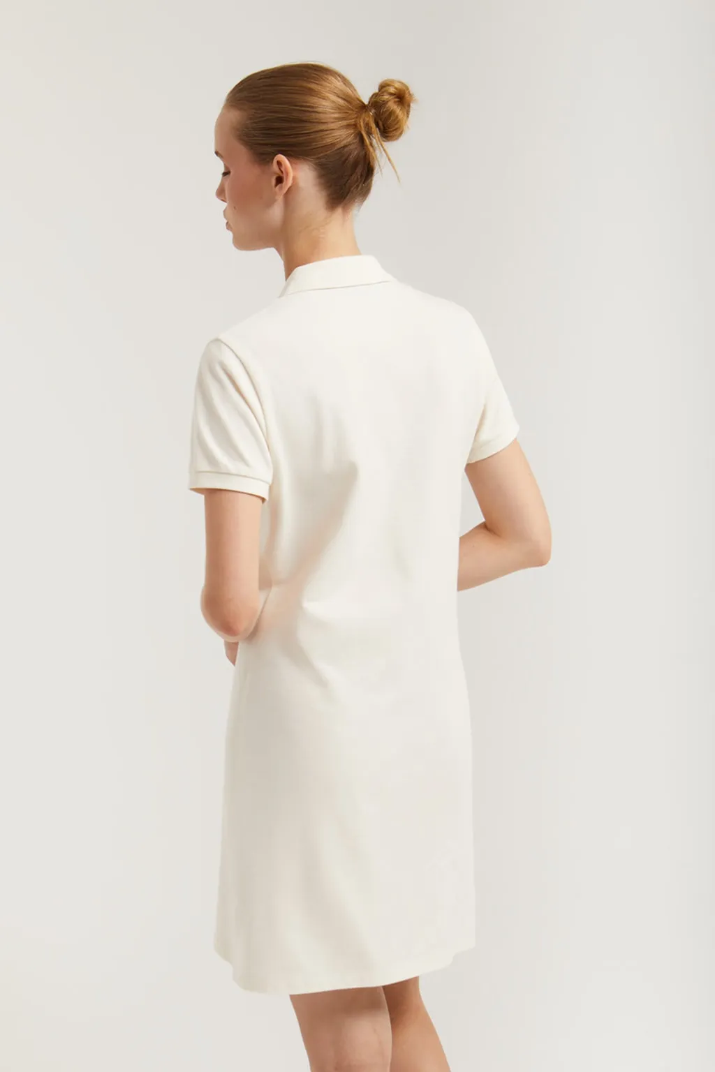 Vestido polero manga corta beige con bordado Rigby Go