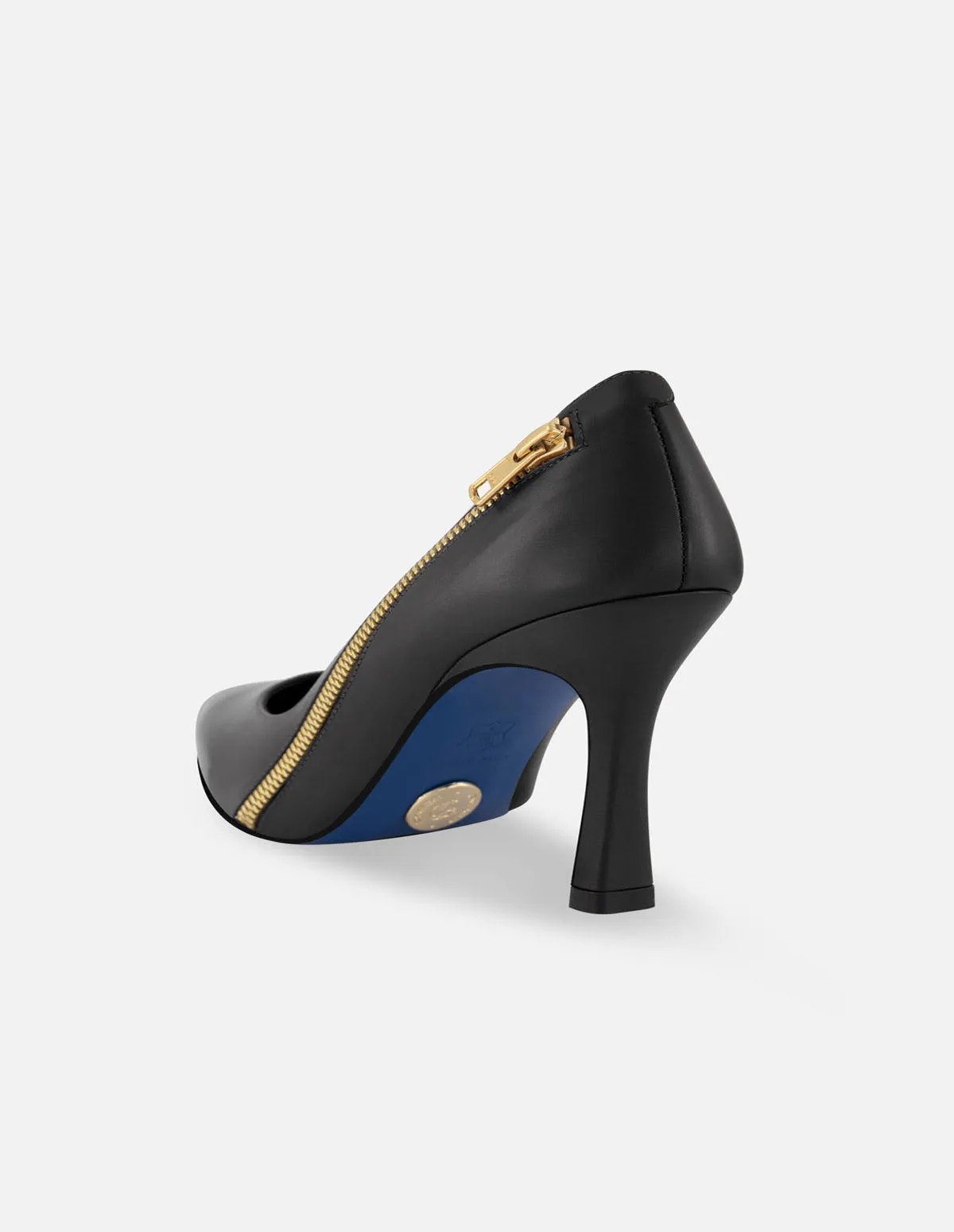 Zapatilla de piel color negro con detalle de cremallera para mujer
