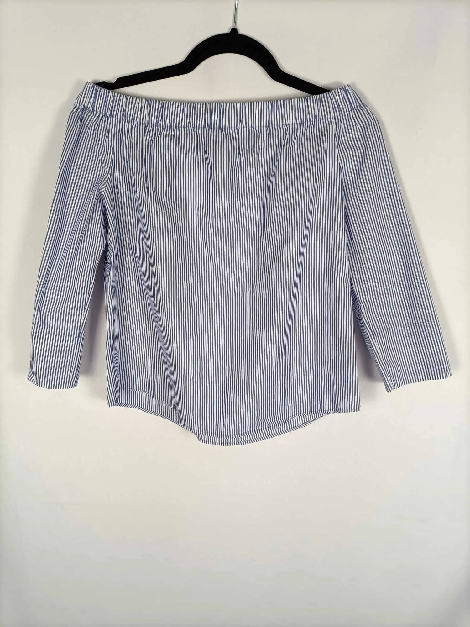 ZARA.Blusa rayas aul y blanco cuello barco T.xs